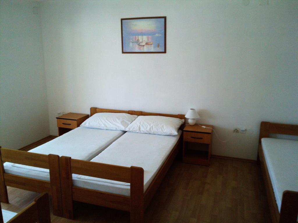 Apartments Keti Pag Town Rum bild